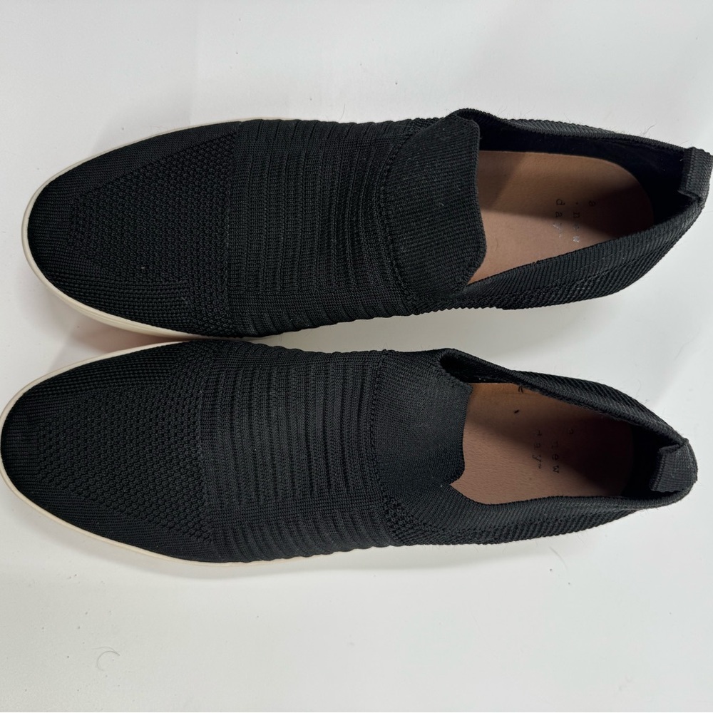 Universal Thread Black Slip Ons Size 10 - Picture 4 of 5